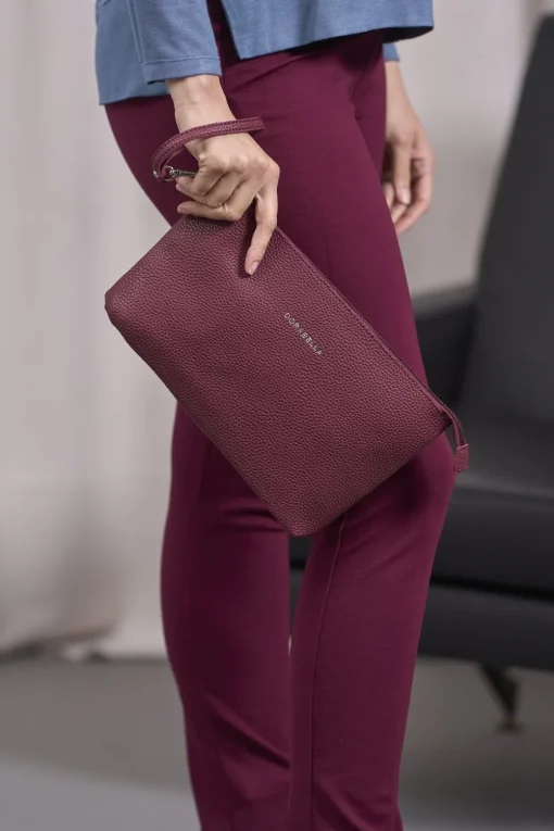 Clutch in ecopelle burgundy con logo e cinturino