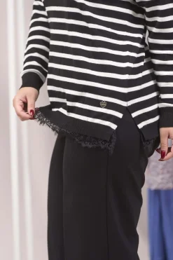 Maglia a righe con scollo a V e trina in pizzo NERO