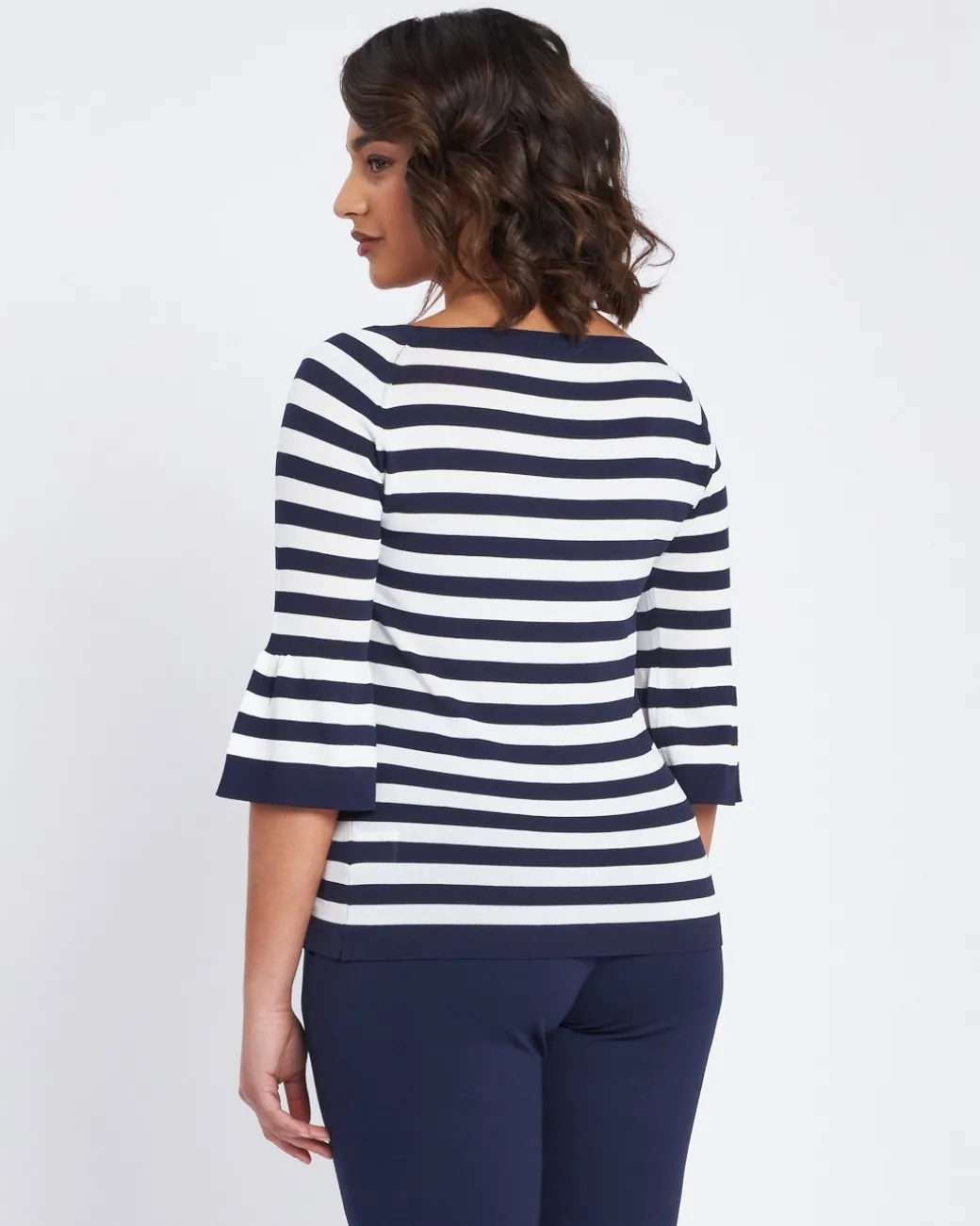 Maglia a righe con scollo a barca e spilla BLU