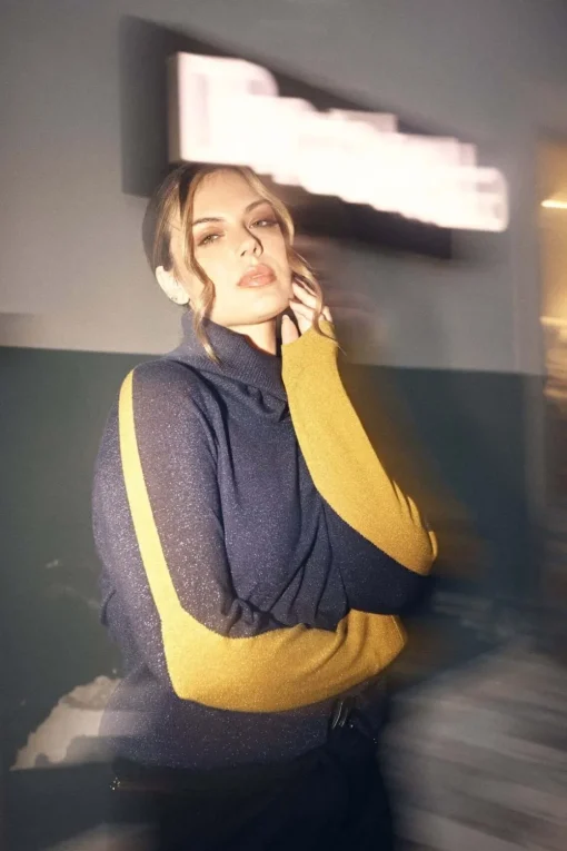 Maglia in lurex bicolor con collo removibile BLU