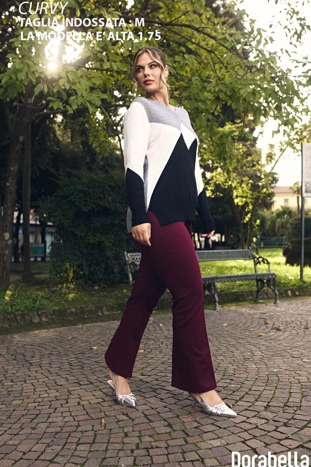 Maglia motivo a rombi con scollo a V e strass NERO