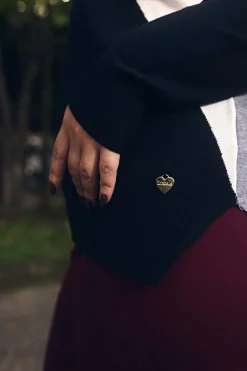 Maglia motivo a rombi con scollo a V e strass NERO