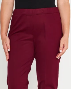 Pantaloni slim fit con vita elastica e dettaglio frontale di piega di