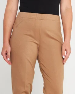 Pantaloni slim fit con vita elastica e dettaglio frontale di piega di
