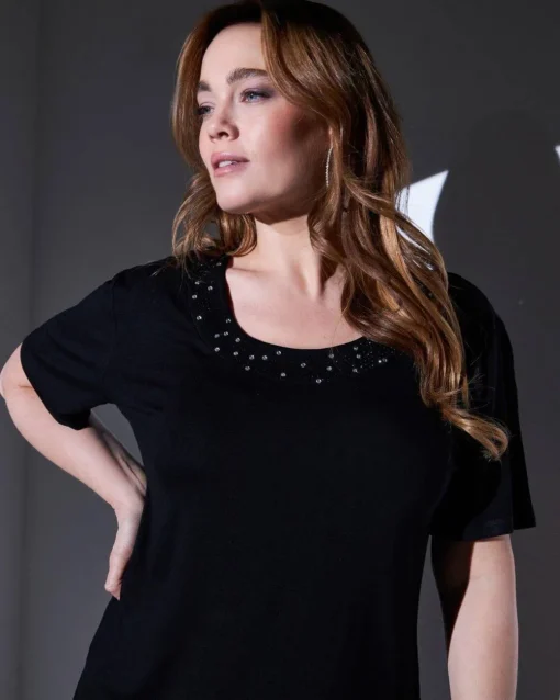 T-shirt in jersey di viscosa elasticizzata con applicazioni di strass